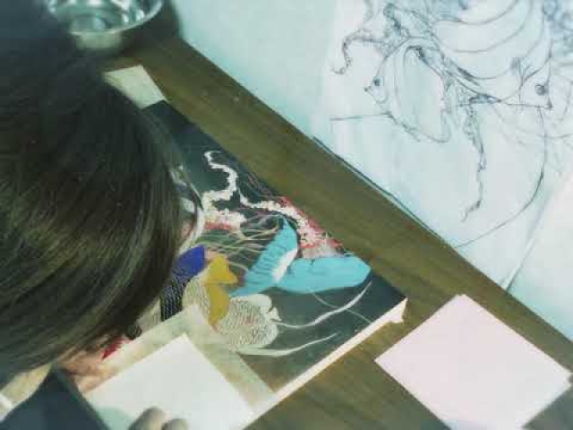 新進の日本画家・曵地聡美氏。日本美術院に所属し将来を期待されています。